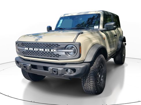 New 2025 Ford Bronco Badlands image 3