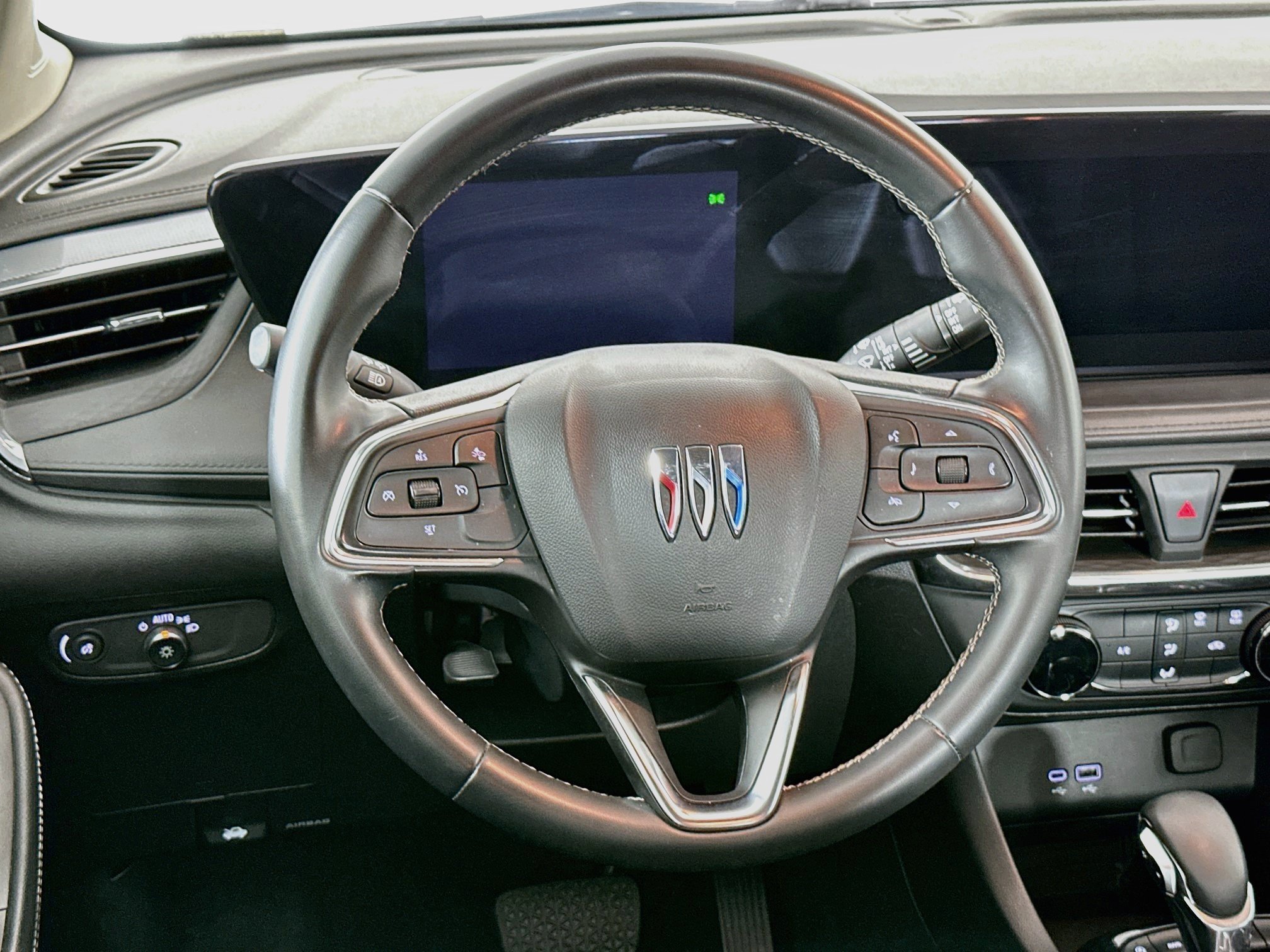 Used 2025 Buick Encore GX Preferred AWD/4WD image 18