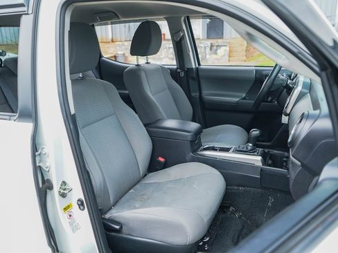 Used 2016 Toyota Tacoma SR5 image 11