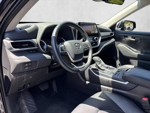 Certified 2026 Toyota Highlander XLE AWD/4WD image 9