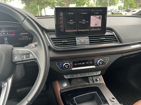 Used 2022 Audi Q5 2.0T Premium Plus w/ Premium Plus Package AWD/4WD image 32