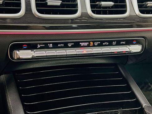 Used 2023 Mercedes-Benz GLS 450 4MATIC image 16