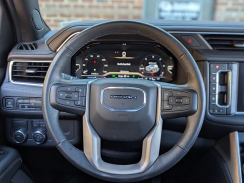 Used 2023 GMC Yukon XL Denali image 27