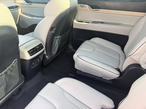 Used 2024 Hyundai Palisade Limited FWD image 17