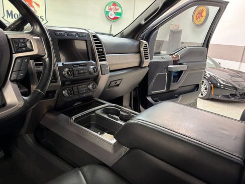 Used 2017 Ford F250 Platinum w/ Platinum Ultimate Package AWD/4WD image 27