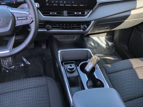 Used 2026 Chevrolet Equinox LT FWD image 22