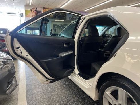 Used 2014 Toyota Camry SE FWD image 24