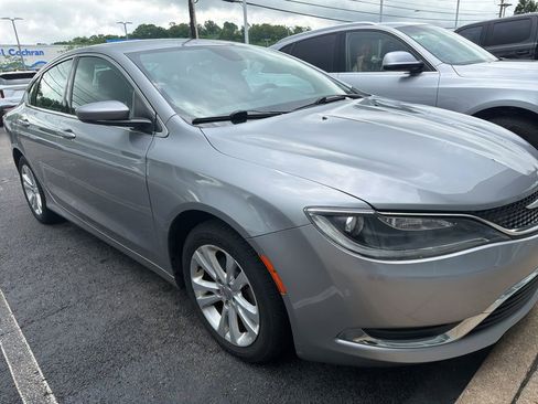 Used 2015 Chrysler 200 Limited FWD image 1