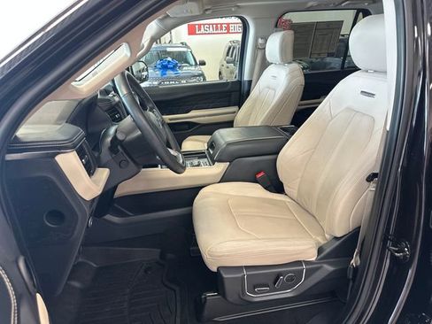 Used 2024 Ford Expedition Max Platinum AWD/4WD image 5
