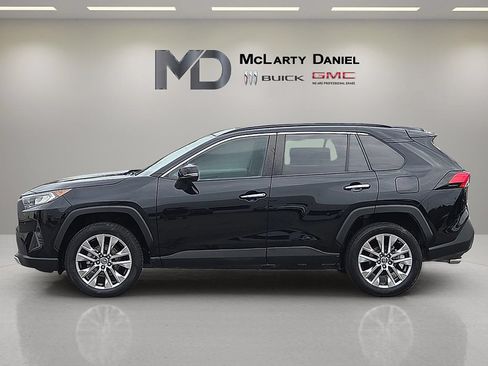 Used 2019 Toyota RAV4 Limited FWD image 2