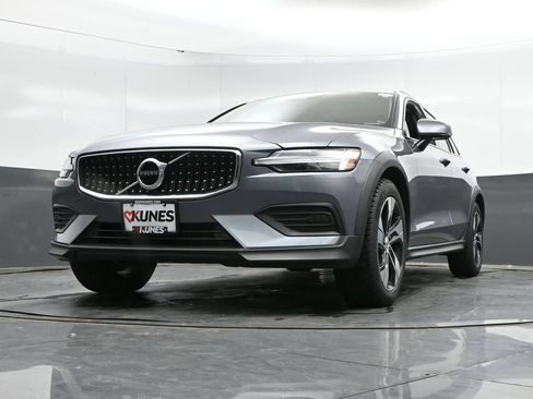Used 2020 Volvo V60 T5 Cross Country w/ Protection Package AWD/4WD image 28