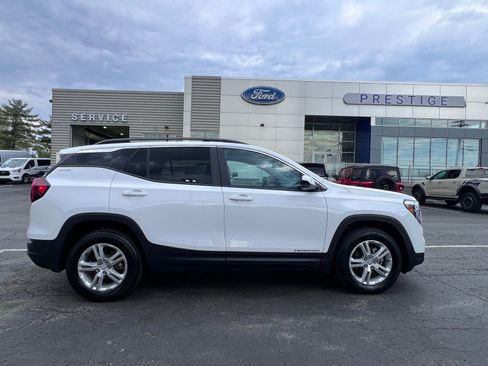 Used 2023 GMC Terrain SLE w/ Driver Convenience Package AWD/4WD image 8