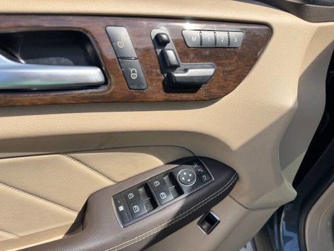 Used 2016 Mercedes-Benz GL 450 4MATIC image 44