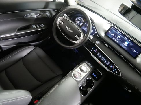 Used 2025 Genesis GV70 2.5T image 9