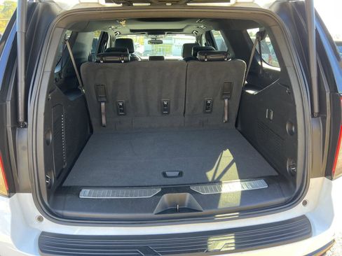 Used 2023 Chevrolet Suburban Z71 image 30
