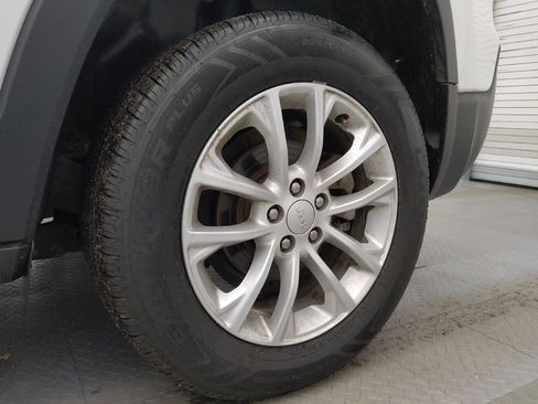 Used 2021 Jeep Cherokee Latitude image 31