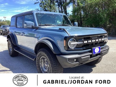 New 2025 Ford Bronco Outer Banks w/ Sasquatch Package AWD/4WD image 1