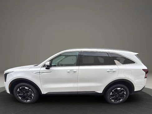 Used 2024 Kia Sorento S image 8