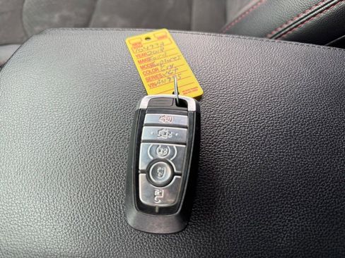 Used 2018 Ford Explorer XLT w/ Equipment Group 202A AWD/4WD image 6