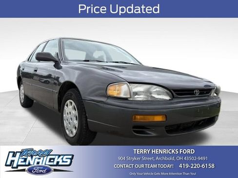 Used 1996 Toyota Camry LE FWD image 1