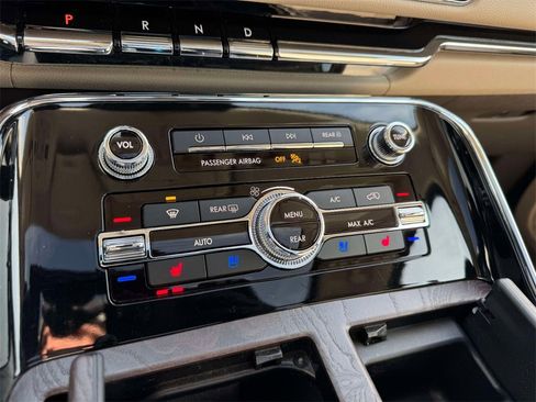 Used 2023 Lincoln Navigator Reserve image 14