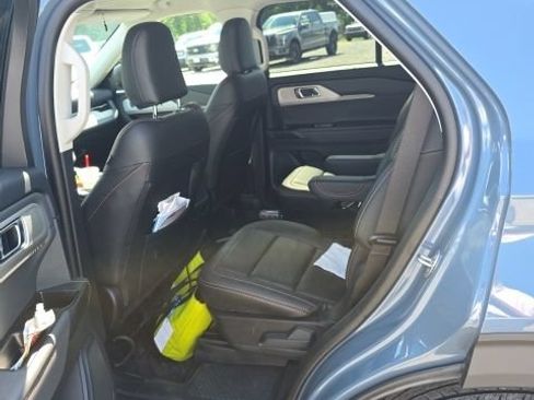 Used 2026 Ford Explorer Active RWD image 7
