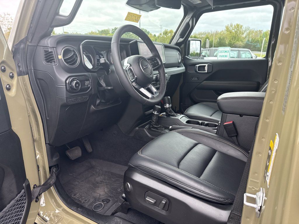 Used 2026 Jeep Wrangler Unlimited Sahara AWD/4WD image 13