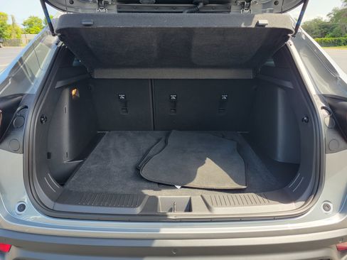 Used 2025 Chevrolet Trax RS w/ Sunroof Package FWD image 7