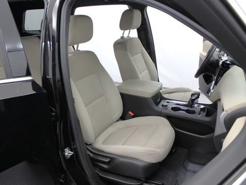 Used 2022 Chevrolet Traverse LS FWD image 23