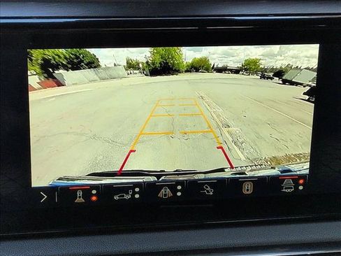 Used 2025 GMC Sierra 1500 AT4 w/ Technology Package AWD/4WD image 19