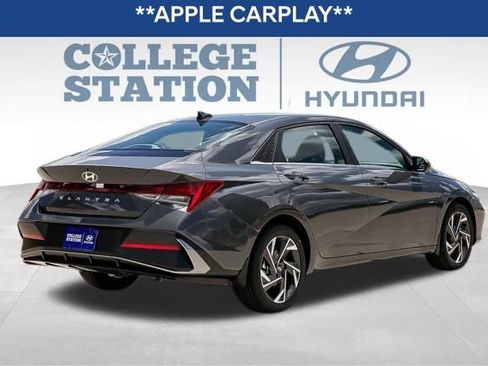Used 2024 Hyundai Elantra SEL w/ Convenience Package image 8