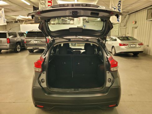Used 2019 Nissan Kicks S image 33