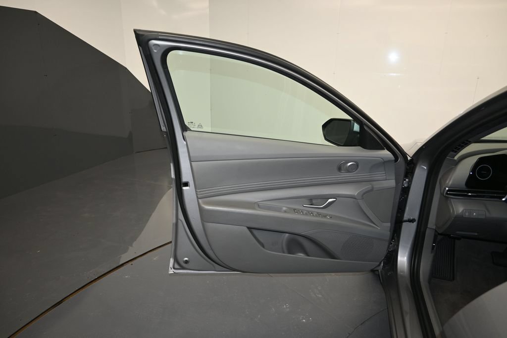 Used 2025 Hyundai Elantra SEL FWD image 10