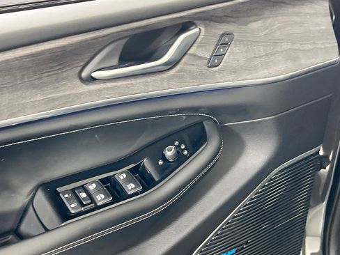 Used 2022 Jeep Grand Cherokee Overland image 18