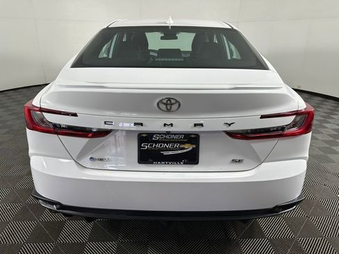 Used 2025 Toyota Camry SE image 4