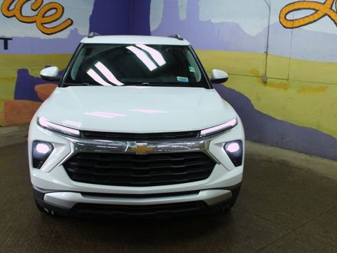 Used 2025 Chevrolet TrailBlazer LT w/ Convenience Package image 3
