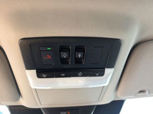 Used 2023 Nissan Pathfinder Platinum w/ Black Appearance Package image 21