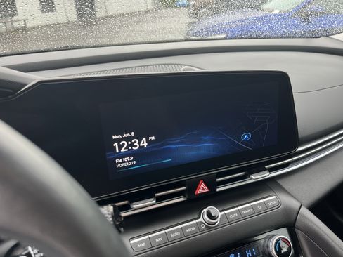 Used 2025 Hyundai Elantra SEL FWD image 21