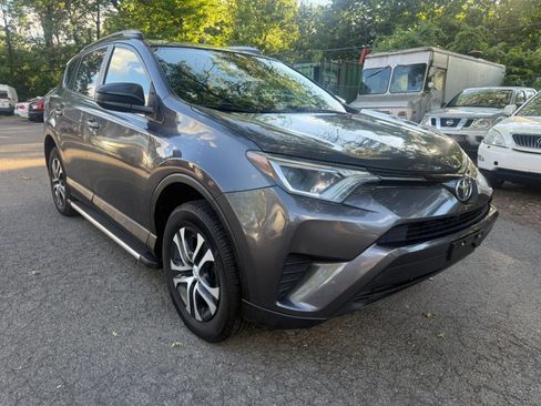 Used 2016 Toyota RAV4 LE AWD/4WD image 3