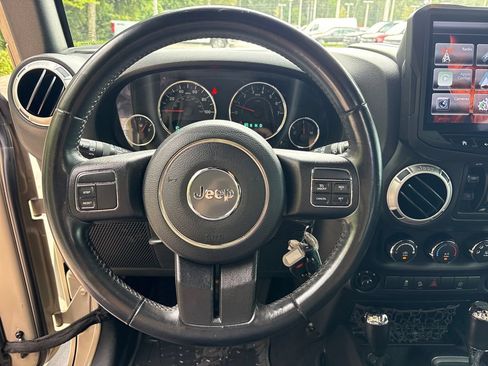 Used 2016 Jeep Wrangler Unlimited Sahara w/ Max Tow Package AWD/4WD image 18