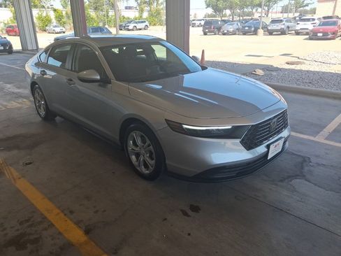 Used 2025 Honda Accord LX image 6