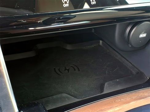 Used 2020 Land Rover Discovery Sport SE image 13