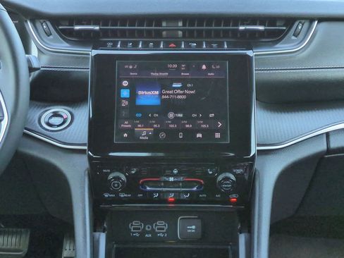 Used 2025 Jeep Grand Cherokee Altitude AWD/4WD image 17