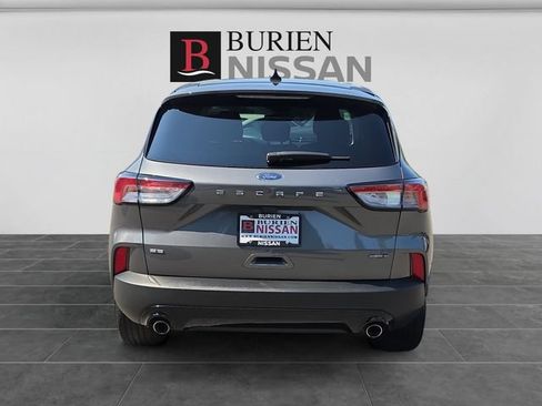 Used 2021 Ford Escape SE w/ SE Sport Appearance Package AWD/4WD image 4