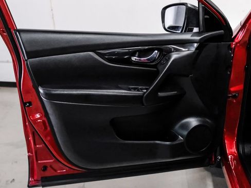 Used 2018 Nissan Rogue Sport SV FWD image 39