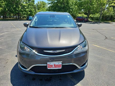 Used 2019 Chrysler Pacifica Touring Plus w/ Advanced Safetytec Group FWD image 7
