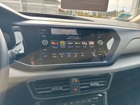 Certified 2023 Volkswagen Taos SE w/ Panoramic Sunroof Package image 25