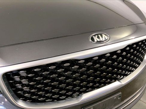 Used 2018 Kia Sedona SX FWD image 29