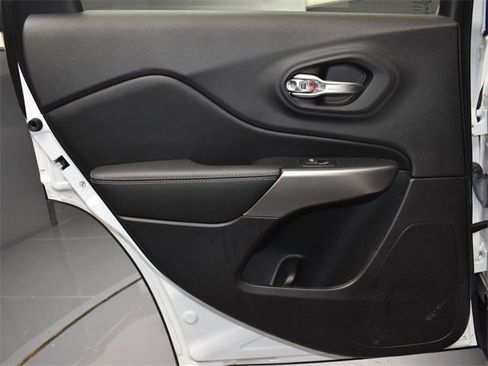 Used 2021 Jeep Cherokee Latitude Lux image 15