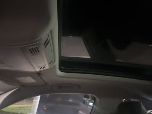 Used 2019 Volkswagen Tiguan SE image 17